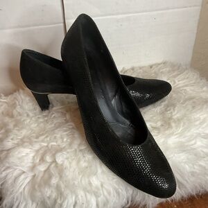 Van Eli Shimmering Black  Leather Dayton Heels